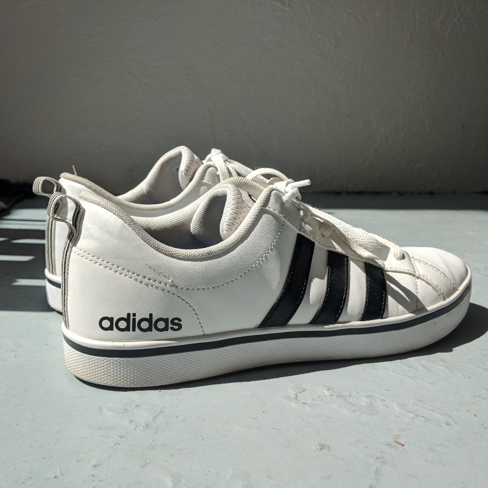 Adidas Sneakers